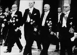 Φωτο: διακρίνονται από δεξιά, Π. Γαρουφαλιάς(Υπουργός Αμύνης), Σταύρος Κωστόπουλος(Υπουργός Εξωτερικών),
 Γεώργιος Παπανδρέου(Πρωθυπουργός), Στεφ. Στεφανόπουλος(Υπουργός Συντονισμού και μετέπειτα Πρωθυπουργός),
 όλοι τους μέλη της κυβερνήσεως της Ενώσεως Κέντρου, το 1965.