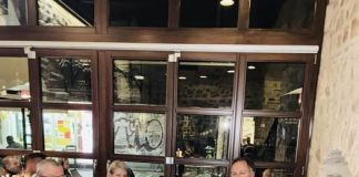 Στο ίδιο τραπέζι…